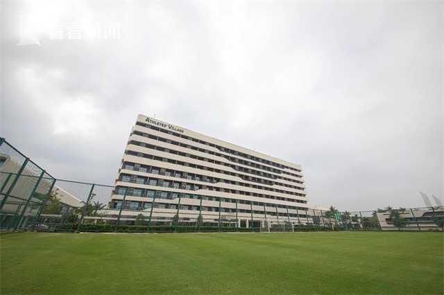 美媒预测东、西部球队进入季后赛概率：森林狼和凯尔特人100%今日，篮球媒体《BasketballReference》预测了NBA东、西部各支球队进入季后赛的概率，分别如下：西部：森林狼-100%雷霆-99%掘金-93%火箭-90%独行侠-79%湖人-74%快船-72%勇士-63%国王-55%太阳-36%鹈鹕-34%灰熊-0%开拓者-0%马刺-0%爵士-0%东部：凯尔特人-100%76人-99%魔术-95%雄鹿-91%篮网-88%步行者-83%尼克斯-78%骑士-68%热火-51%老鹰-31%猛龙-9.2%公牛-1.3%黄蜂-0%活塞-0%奇才-0%杜锋：徐杰膝盖内侧遭挤压和冲撞&没大问题属于万幸昨天，广东随队记者关辛晒出一段杜锋的采访视频。